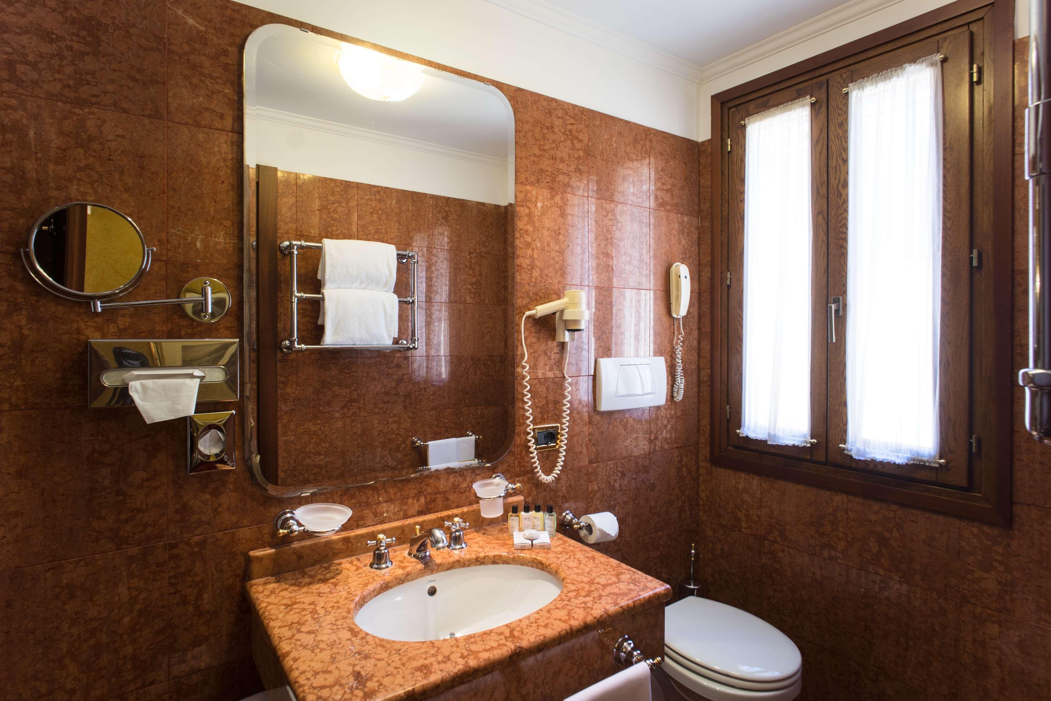 Hotel Nh Santa Lucia 4*