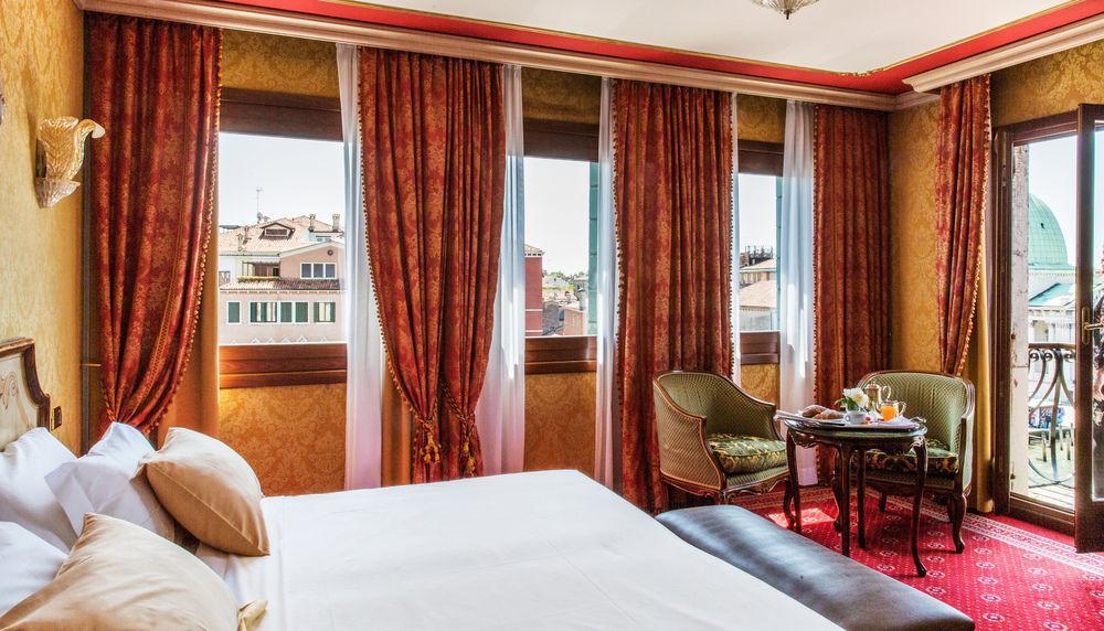 Nh Santa Lucia Hotel 4*