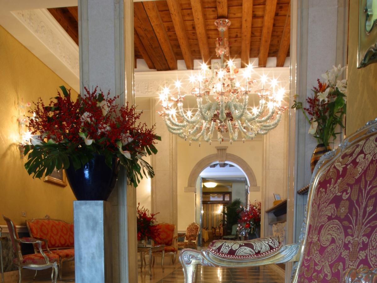 Nh Santa Lucia Hotel
