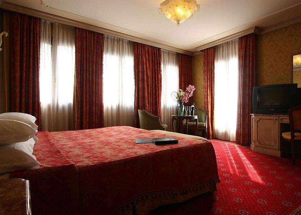 Hotel Nh Santa Lucia